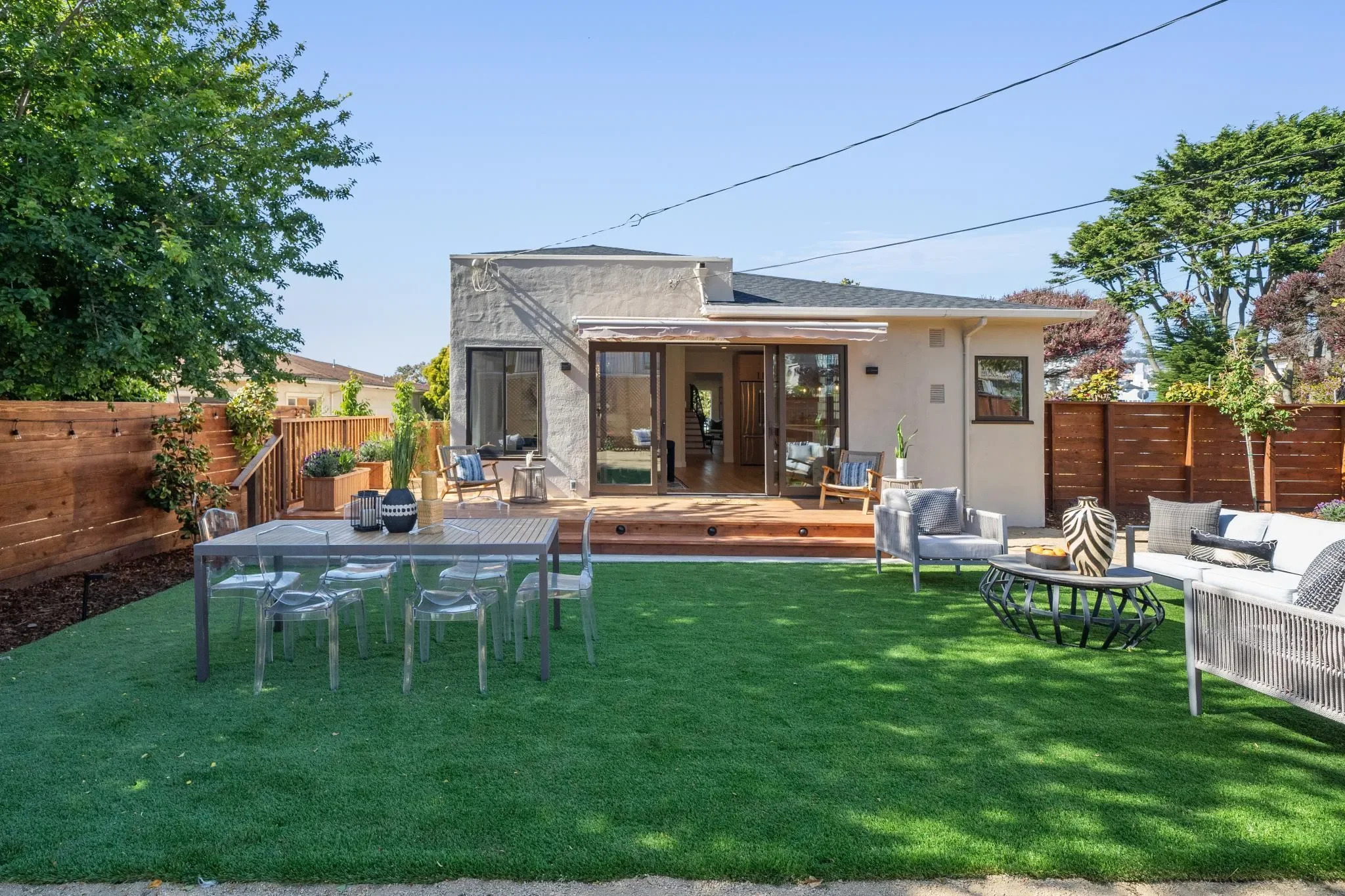 Exterior photo 9