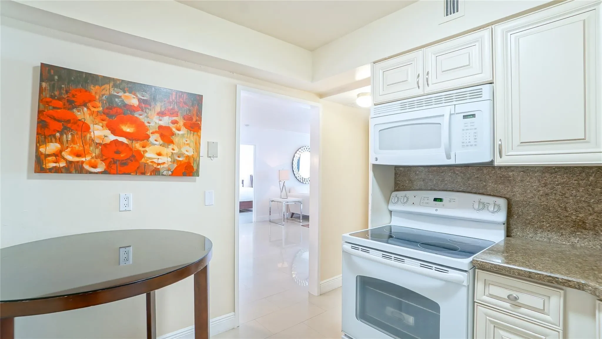 5225 Collins Ave #1417, Miami Beach, FL 33140, Miami Beach, Florida, United States. - Photo 10