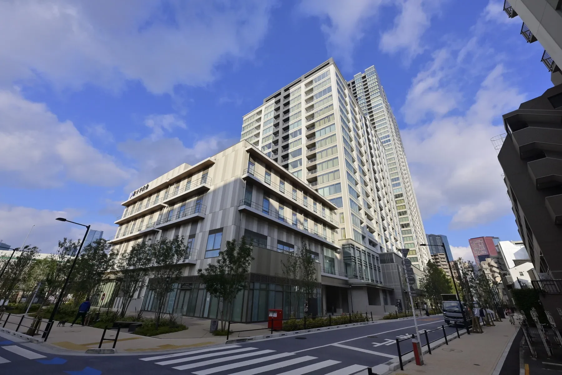 Exterior photo 4
