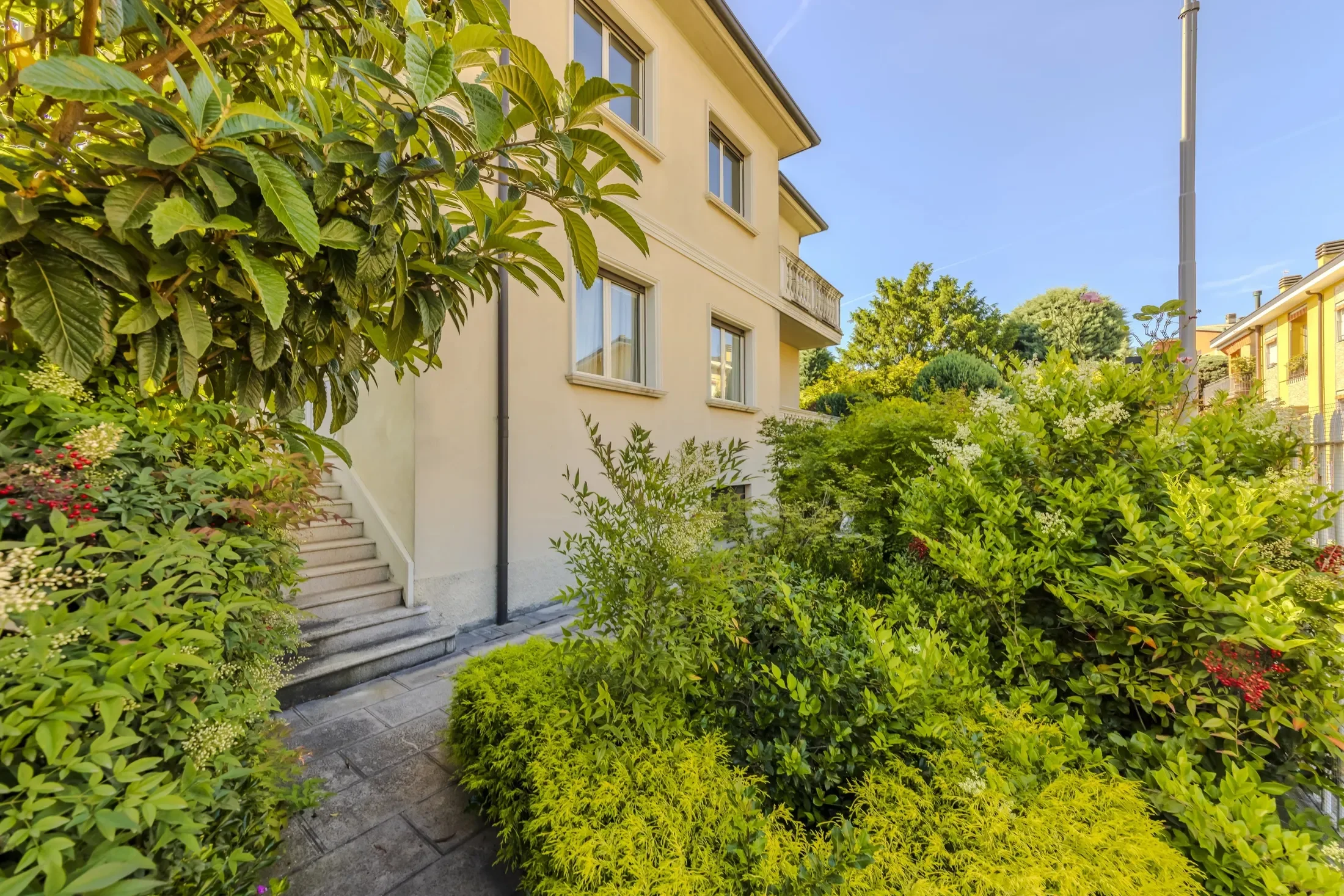 Exterior photo 7