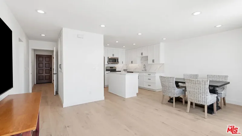 11964 Whalers Lane, Malibu, California, United States. - Photo 3