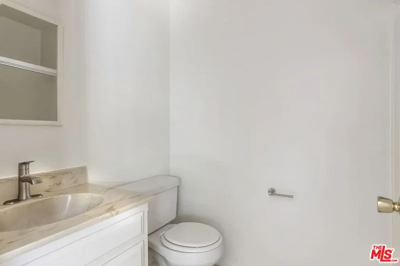 15508 Royal Ridge Road, Los Angeles, California, United States. - Photo 23