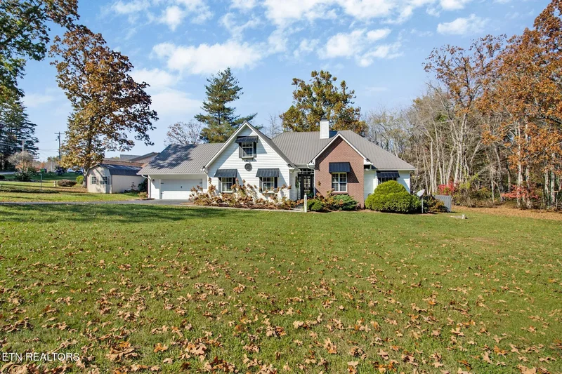 3 Bedrooms Single Family Detached
