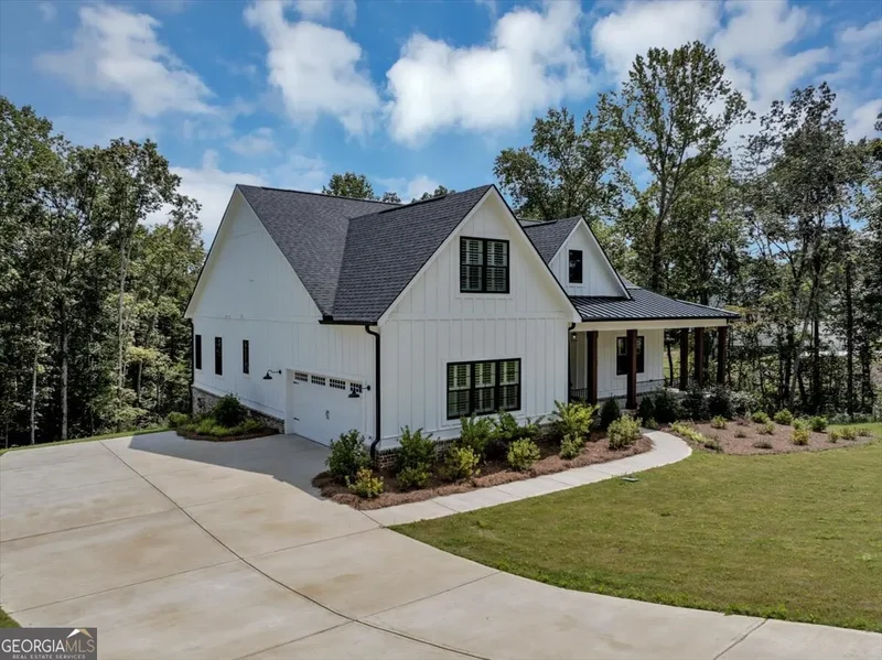 Single Family Residence in Ball Ground
