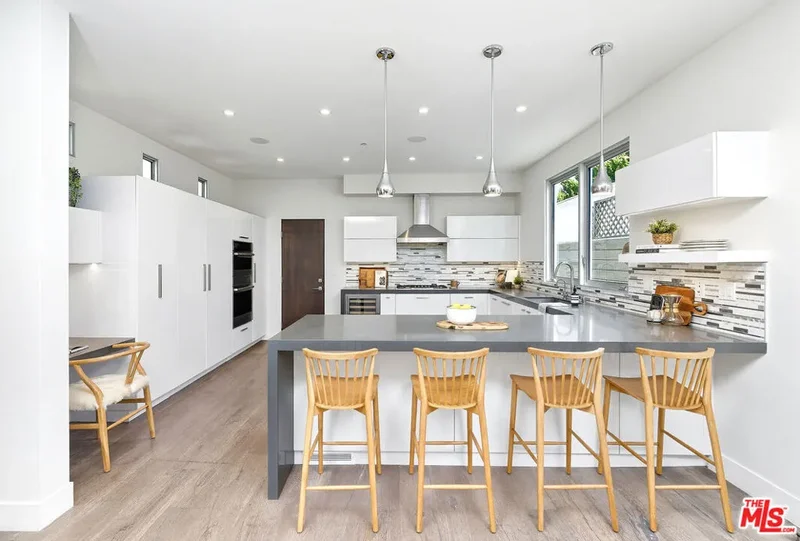 653 Oxford Ave, Los Angeles, California, United States. - Photo 23