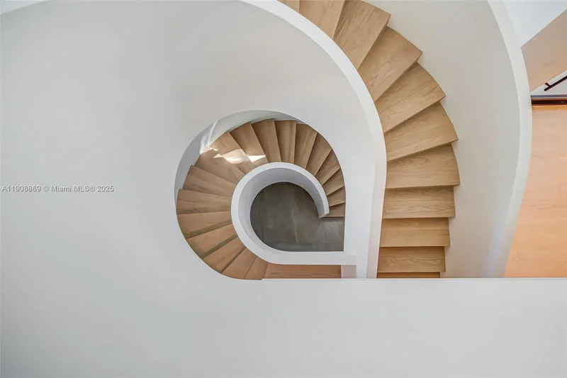 1661 Onaway Dr, Miami, Florida, United States. - Photo 19