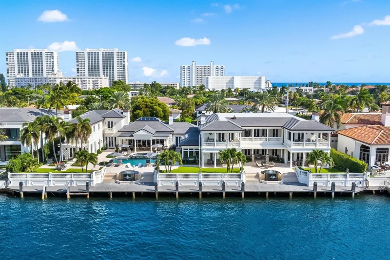Single Family Residence in Boca Raton