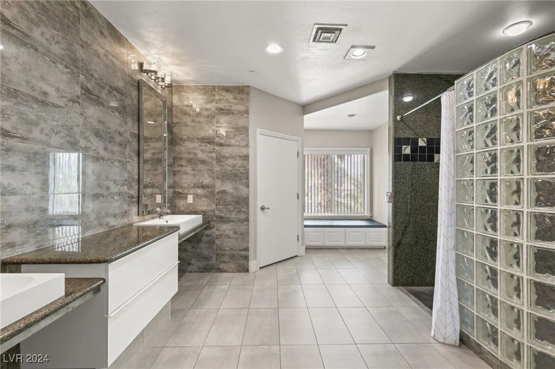 5930 N El Capitan Way, Las Vegas, Nevada, United States. - Photo 40