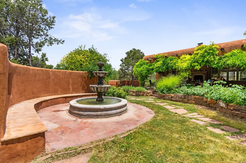61 Calle San Martin , Santa Fe, NM 87506, Santa Fe, New Mexico, United States. - Photo 40