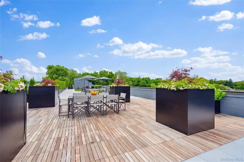 218 Middle Neck Road, #101, Great Neck, New York, United States. - Photo 22