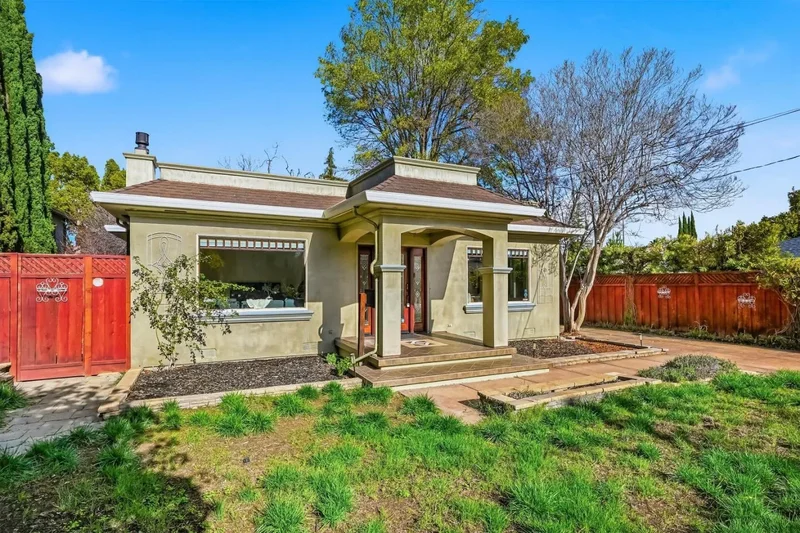 Single Family Residence in Campbell