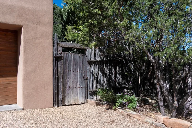870 Paseo de Don Carlos, Santa Fe, NM 87501, Santa Fe, NM, United States. - Photo 70