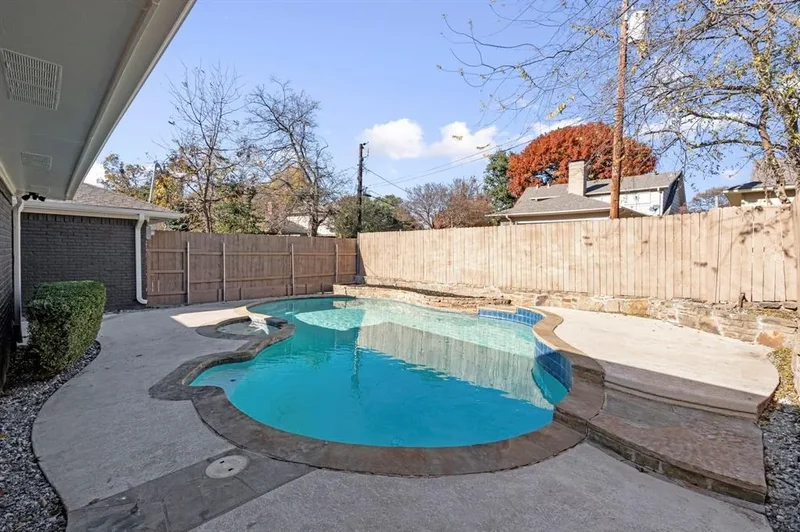 9376 Briarhurst Drive, Dallas, Texas, United States. - Photo 37
