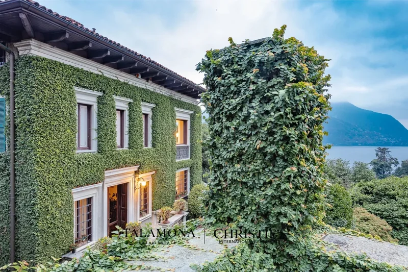 PRESTIGE VILLA MIT PARK UND POOL IN VERBANIA LAGO MAGGIORE