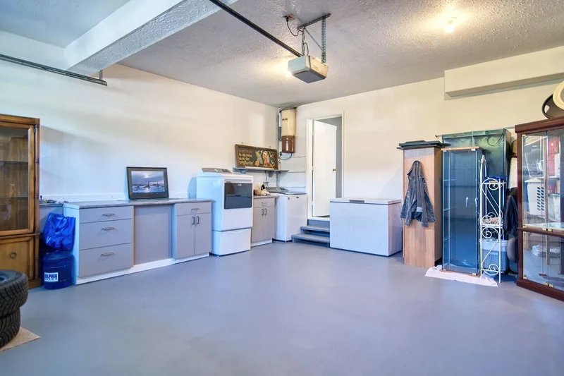 6135 Fairway Avenue, Sechelt, BC V7Z 0L6, Sechelt, British Columbia, Canada. - Photo 13