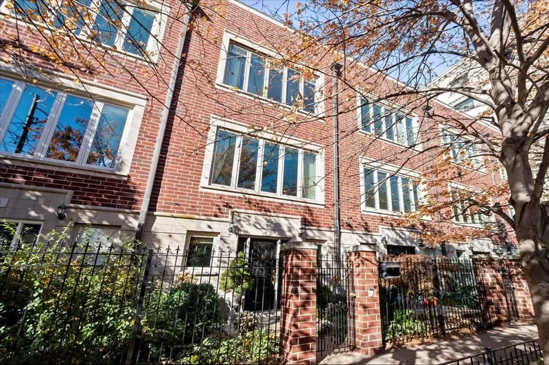 658 N Green Street, Chicago, Illinois, United States. - Photo 2