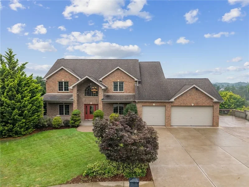 626 Oakcrest Dr, North Huntingdon, PA 15642, Irwin, Pennsylvania, United States. - Photo 1