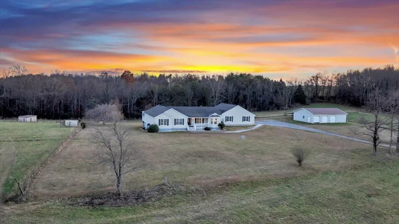 1962 McDaniel Rd RD, Bedford, VA 24523, Bedford, Virginia, United States. - Photo 132