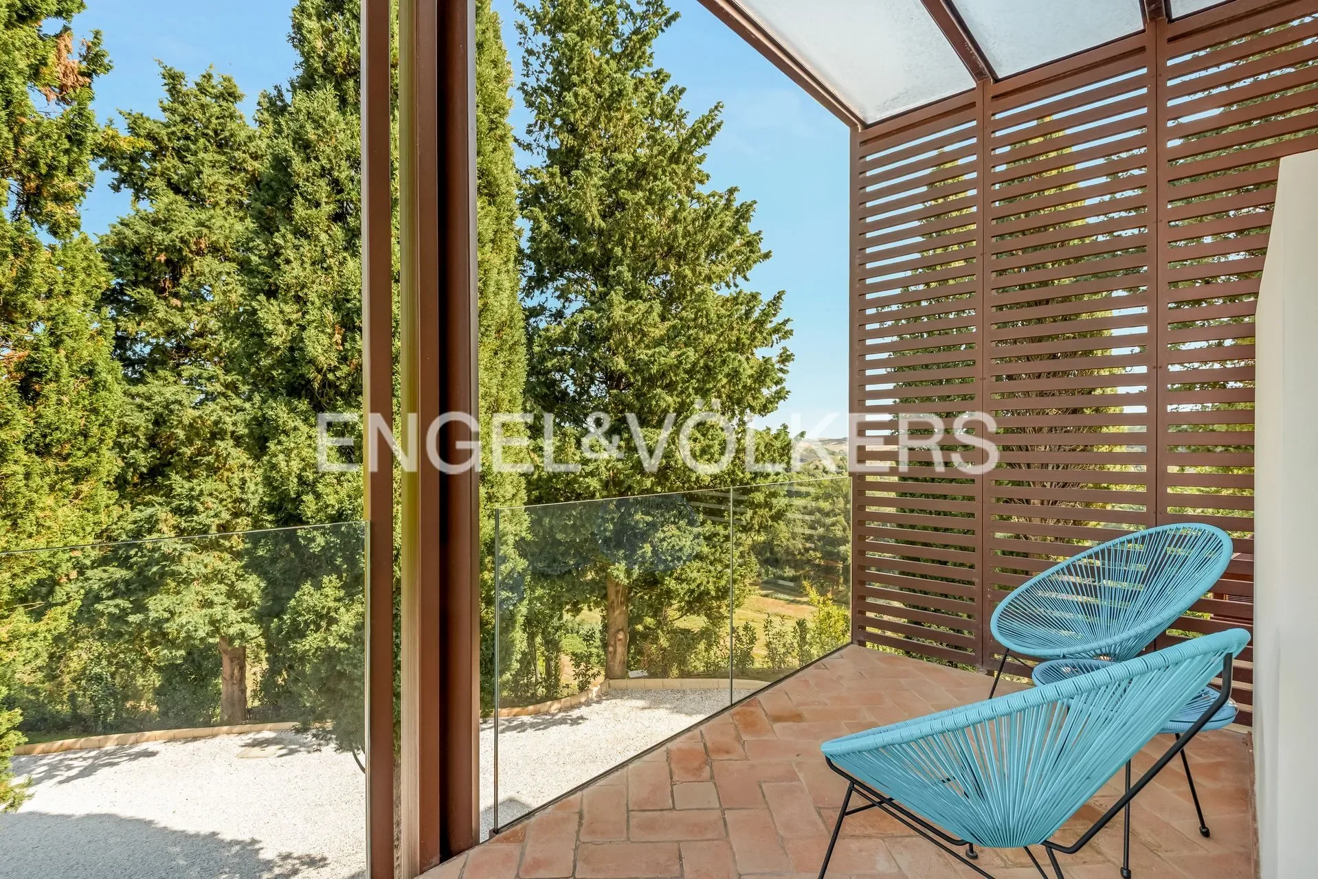 Exterior photo 6