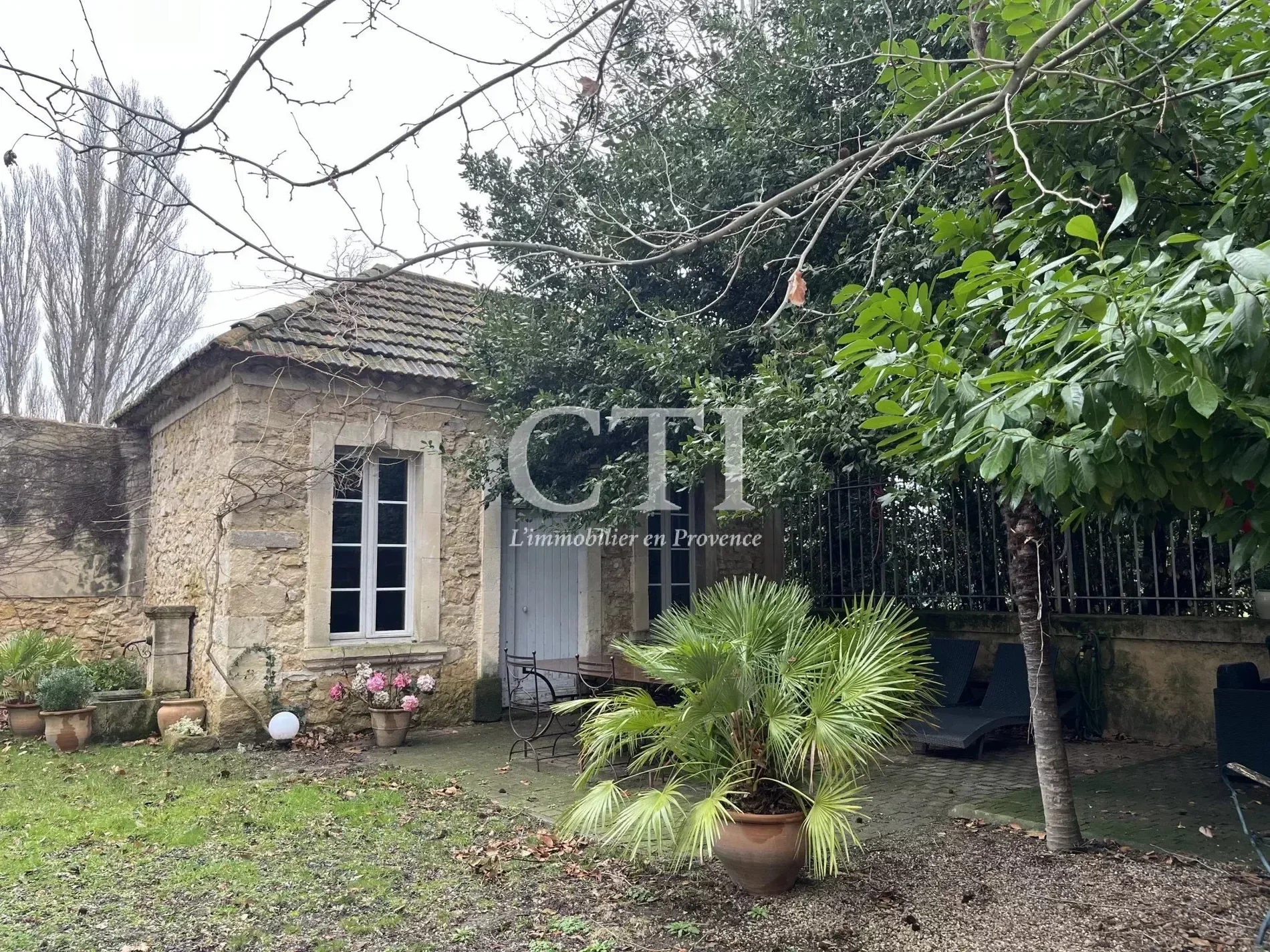 Exterior photo 11