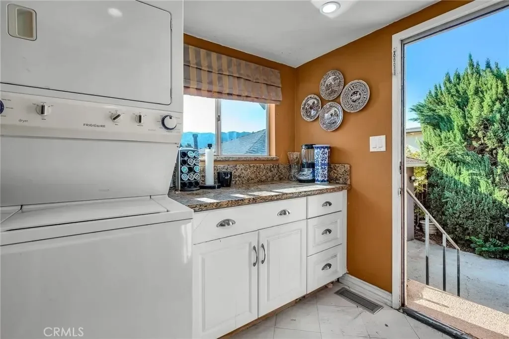 2544 Evelyn Street, La Crescenta-Montrose, California, United States. - Photo 17