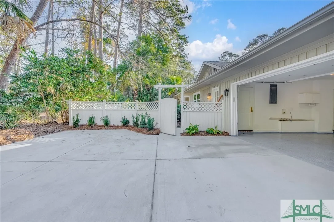 Single Family Residence in Savannah