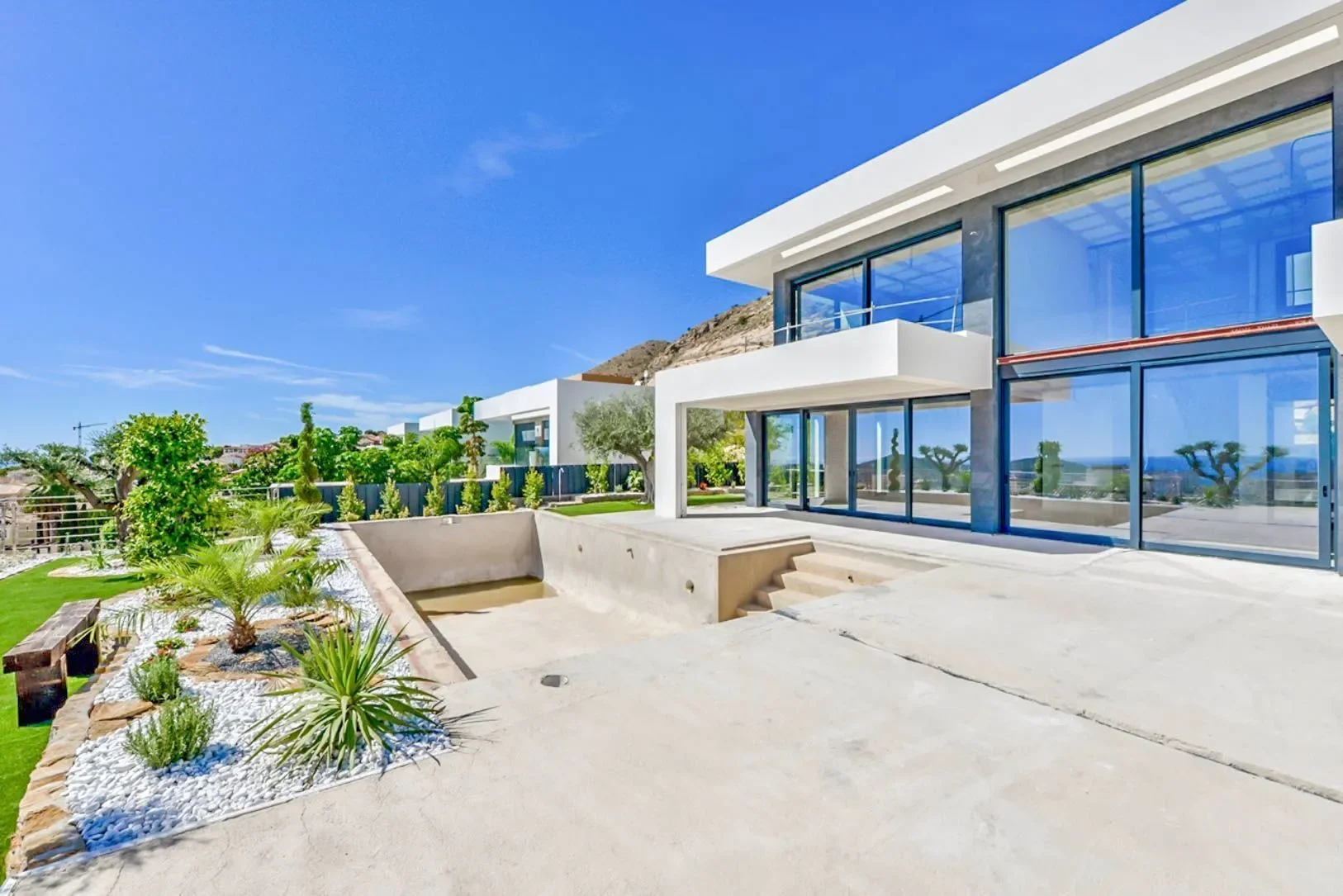 Exterior photo 7