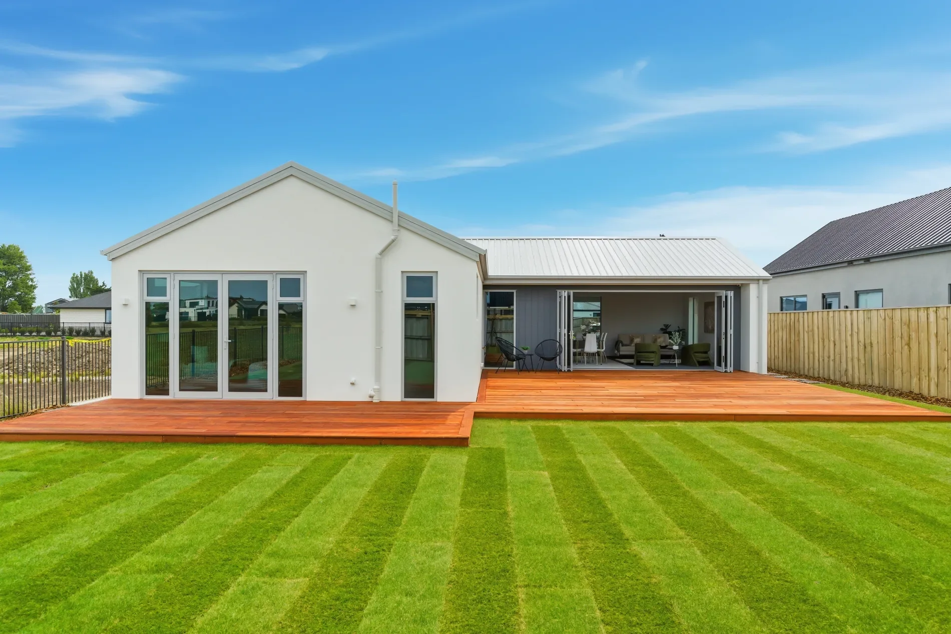 Exterior photo 6