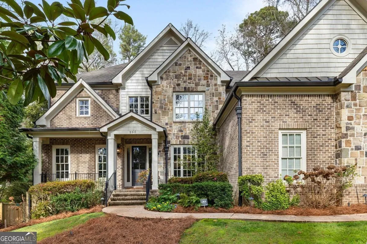 Exterior photo 6