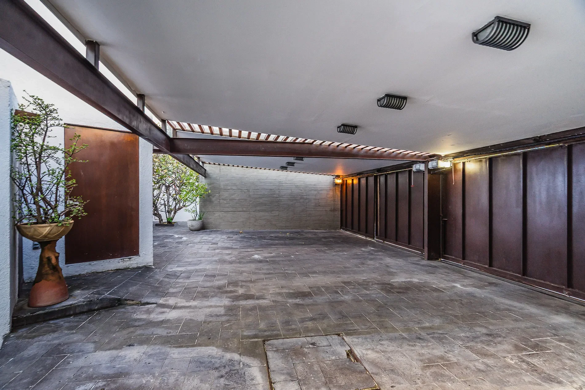 Exterior photo 3
