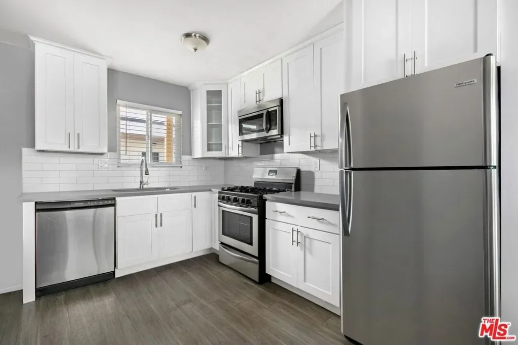 629 E Elk Avenue, Glendale, California, United States. - Photo 18