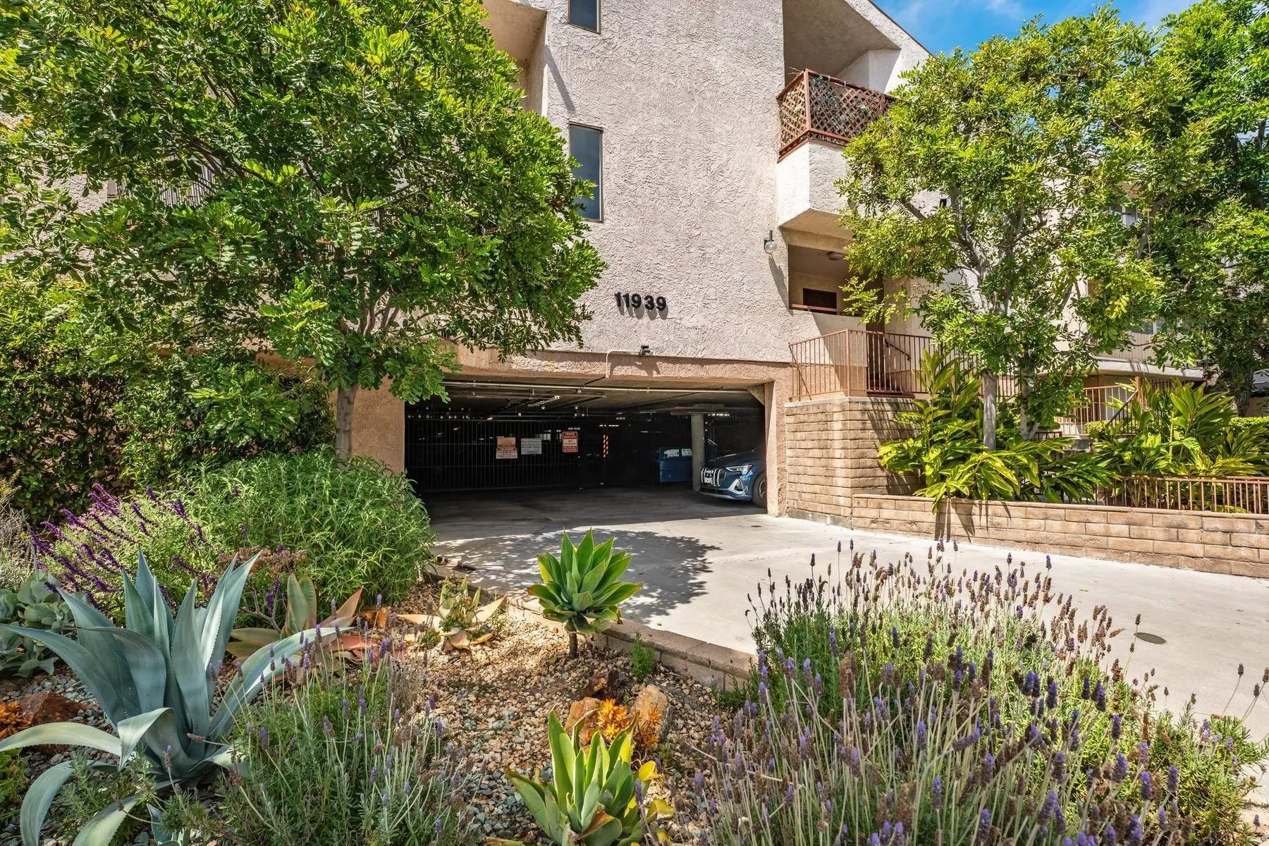 11939 Weddington Street 313, Valley Village, CA 91607, Los Angeles, California, United States. - Photo 18