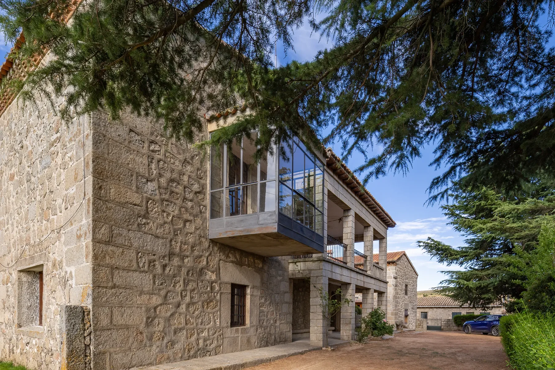 Exterior photo 5