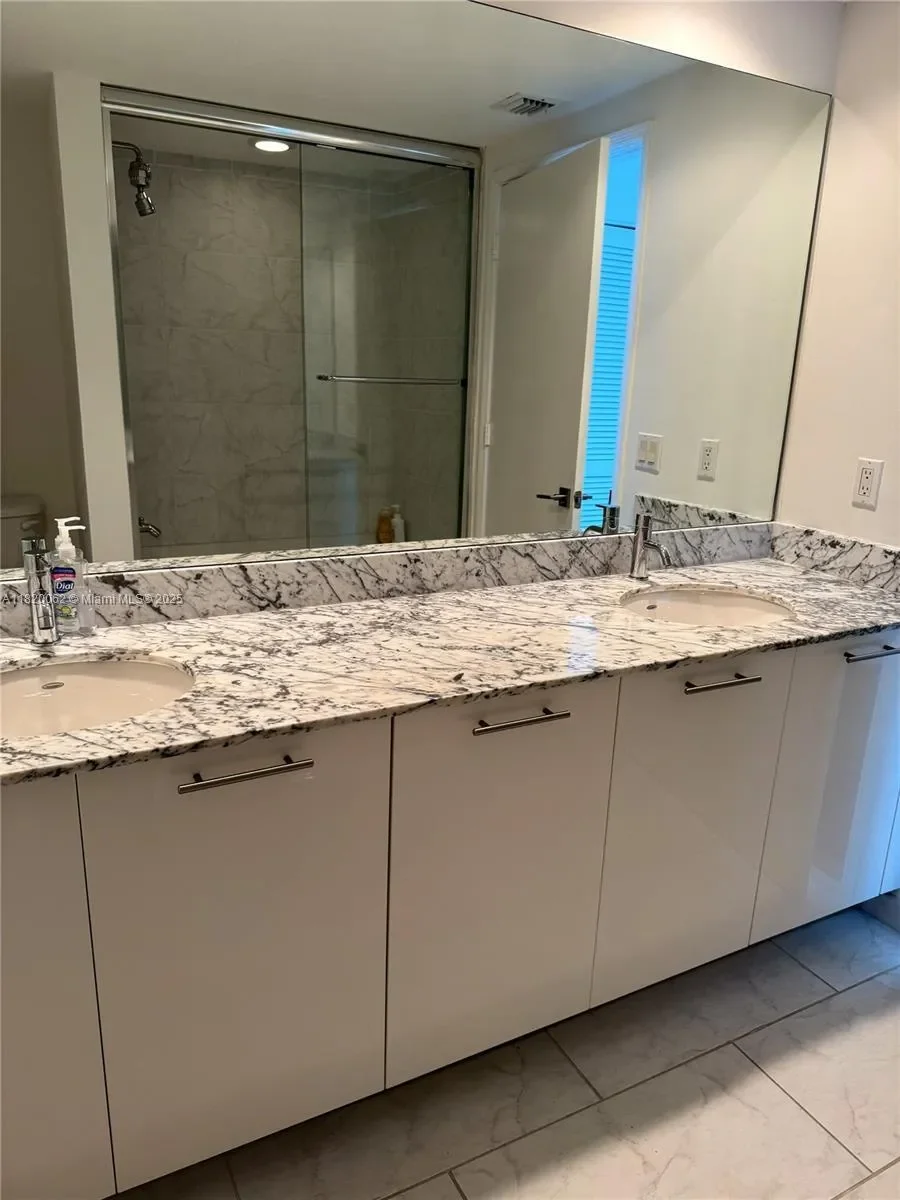 950 Brickell Bay Dr, #3710, Miami, Florida, United States. - Photo 16