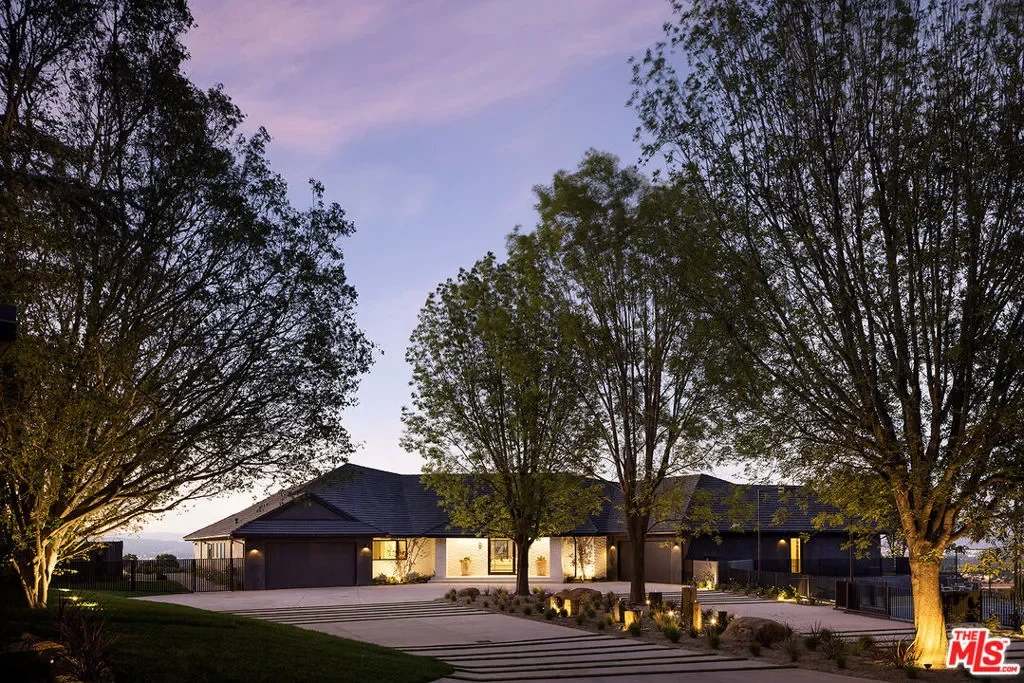 16401 Mulholland Drive, Los Angeles, California, United States. - Photo 28