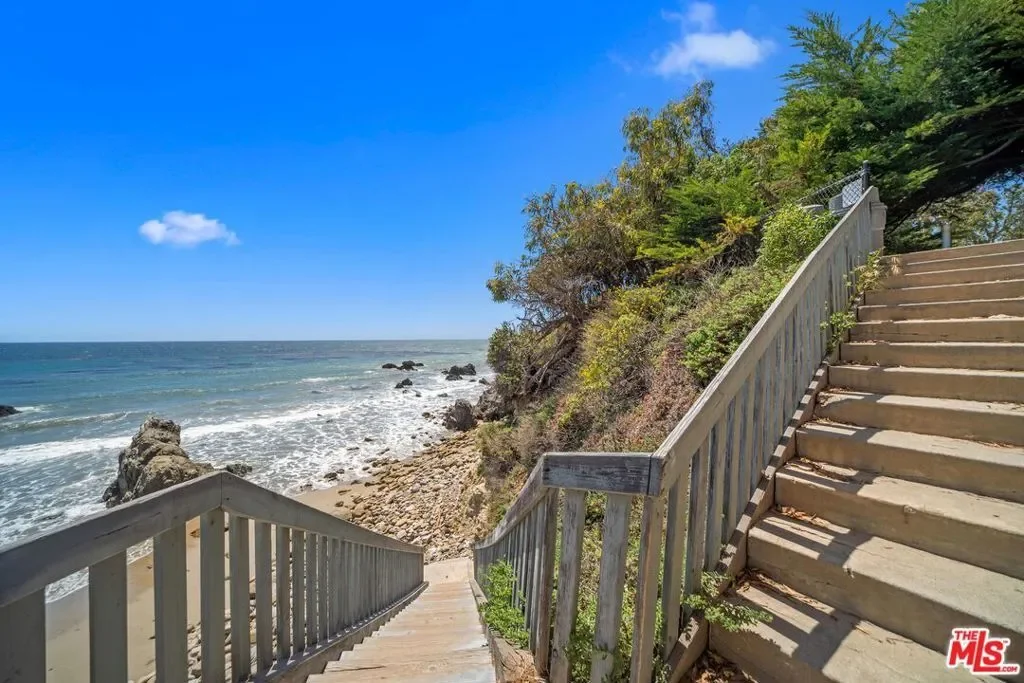 31830 Broad Beach Road, Malibu, California, United States. - Photo 2