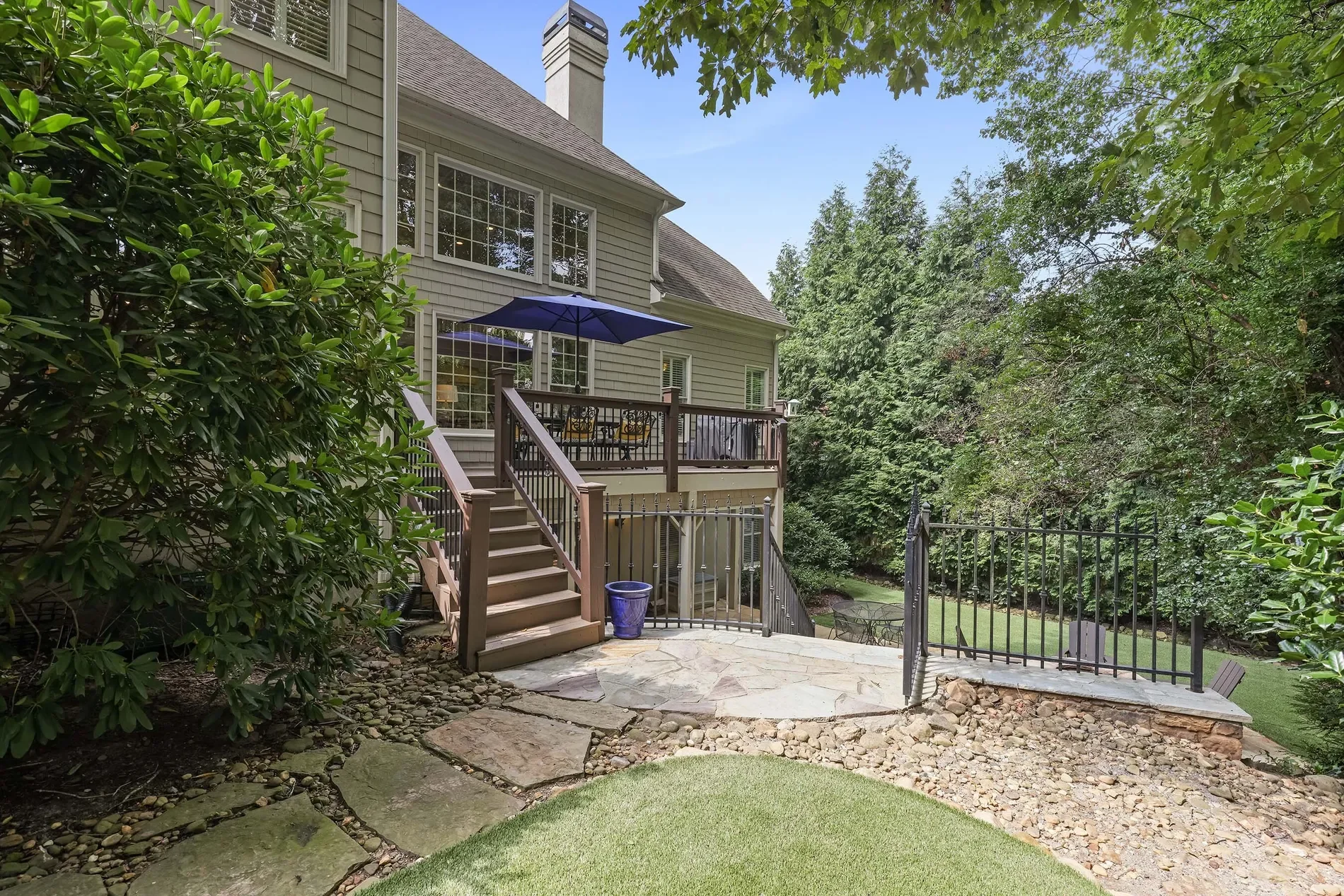 Exterior photo 7