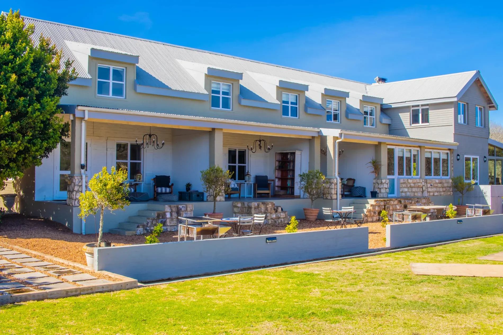 Exterior photo 6