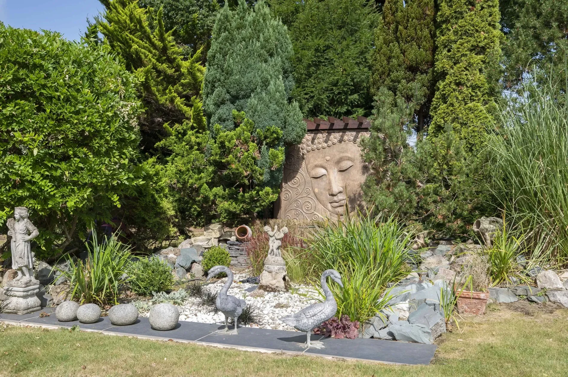 Exterior photo 4