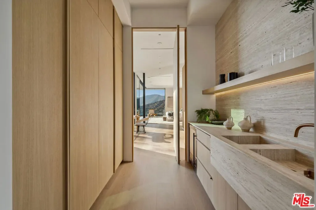 1149 Linda Flora Drive, Los Angeles, California, United States. - Photo 13