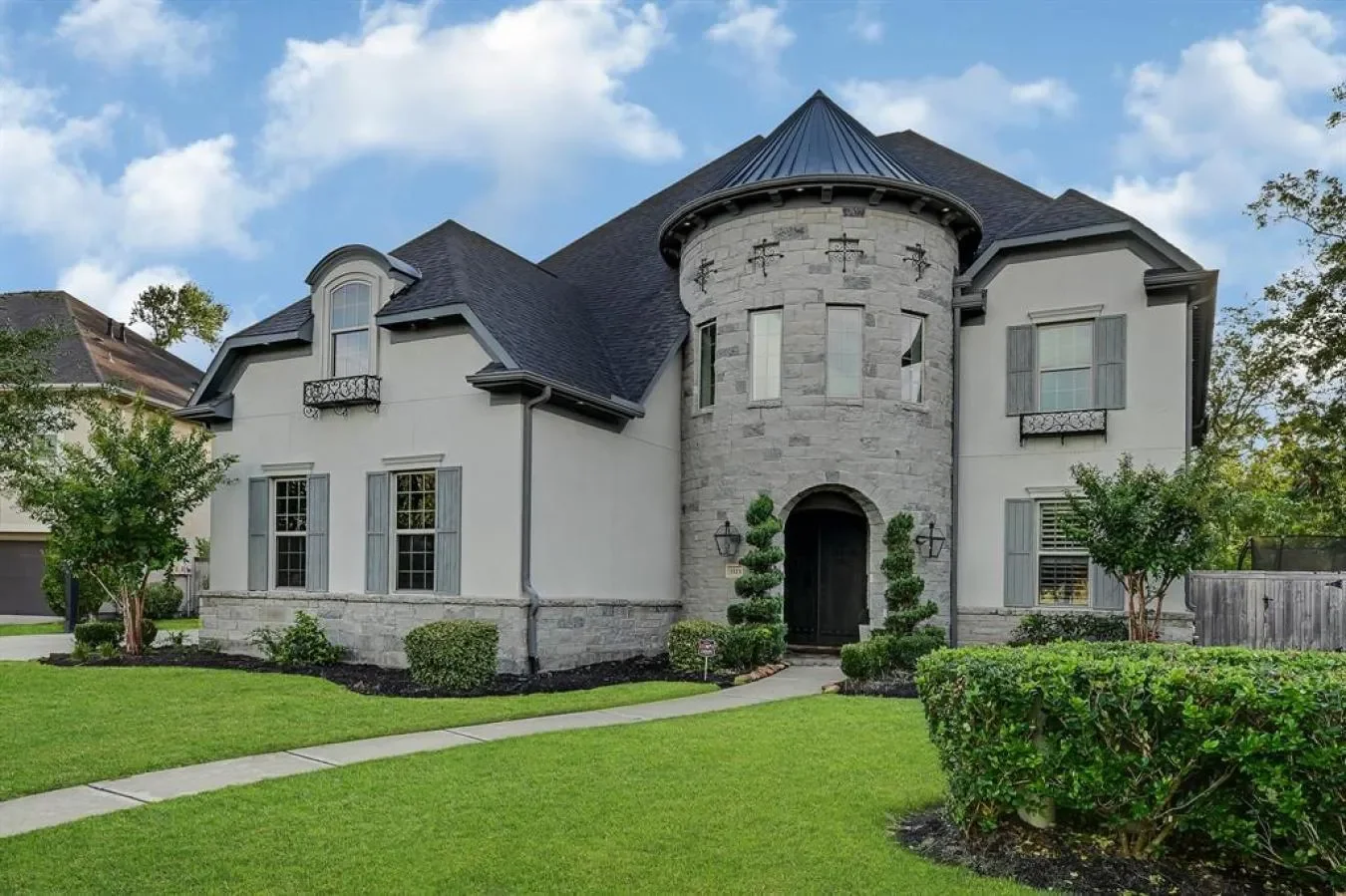 Exterior photo 5