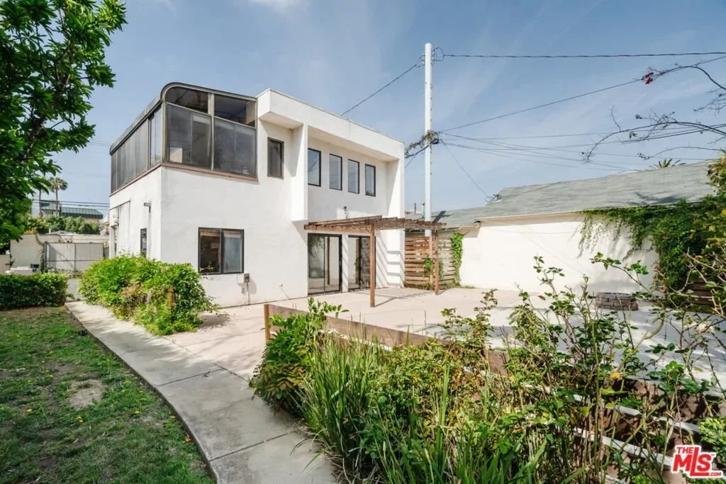 3875 Marcasel Avenue, Los Angeles, California, United States. - Photo 12