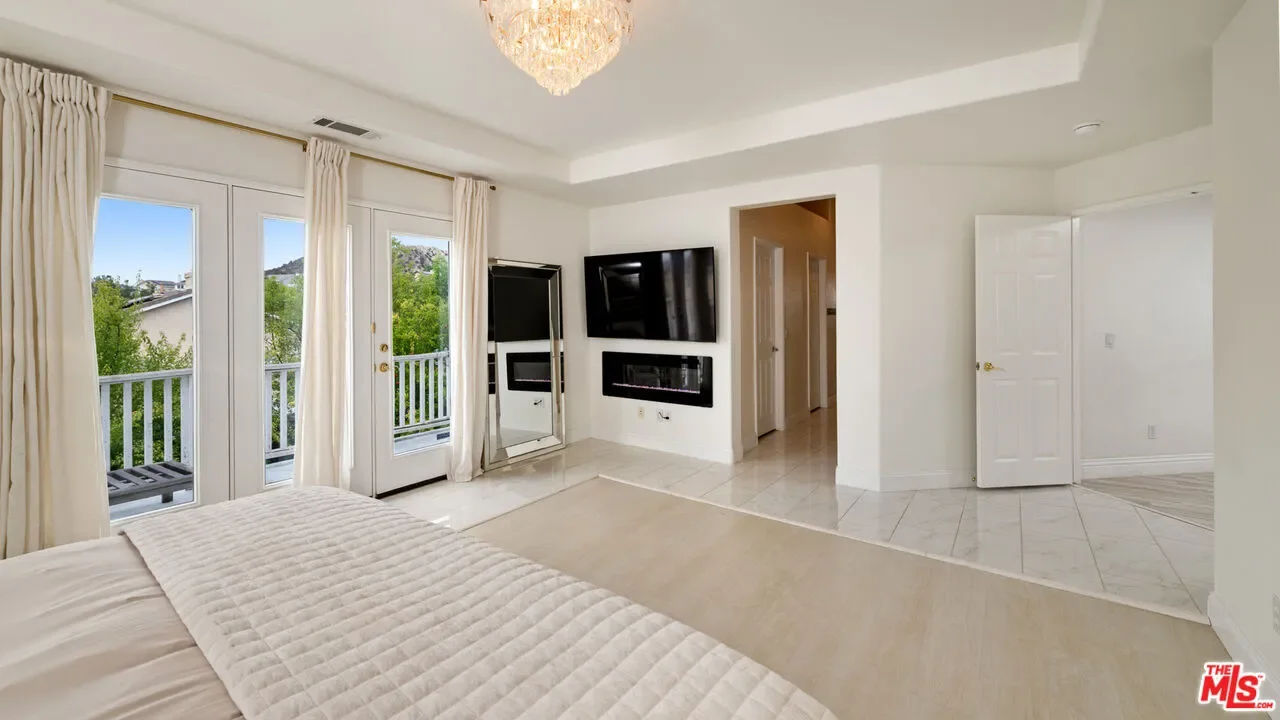 26518 Swan Ln, Santa Clarita, California, United States. - Photo 9