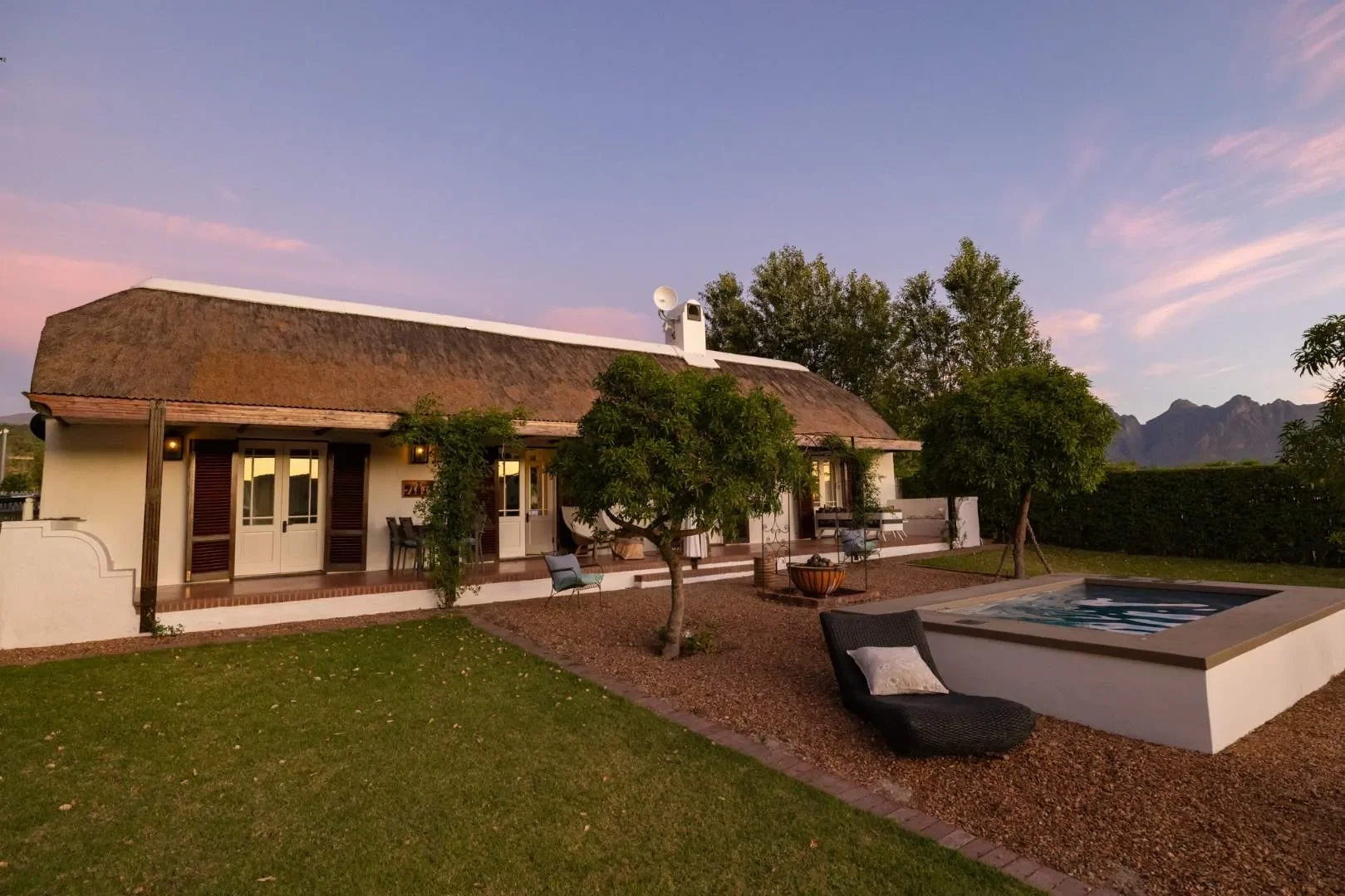 Exterior photo 10