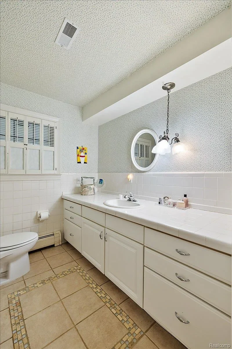 2236 Locklin Lane, West Bloomfield Charter Township, MI 48324, Orchard Lake Village, Michigan, United States. - Photo 39