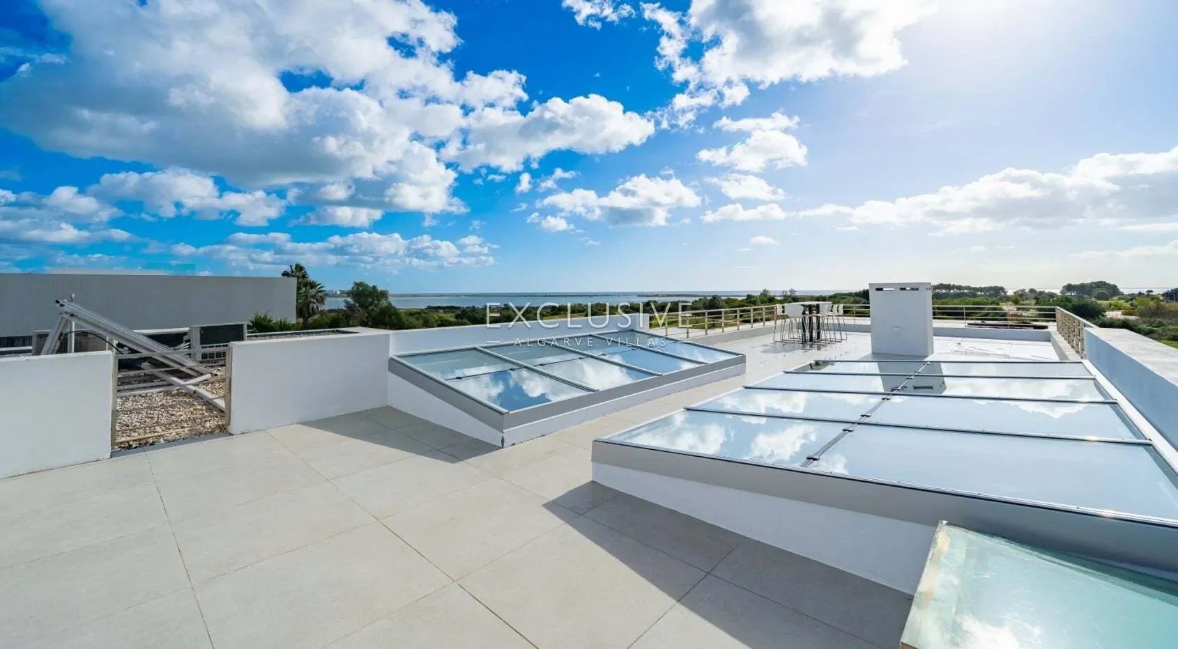 Exterior photo 8