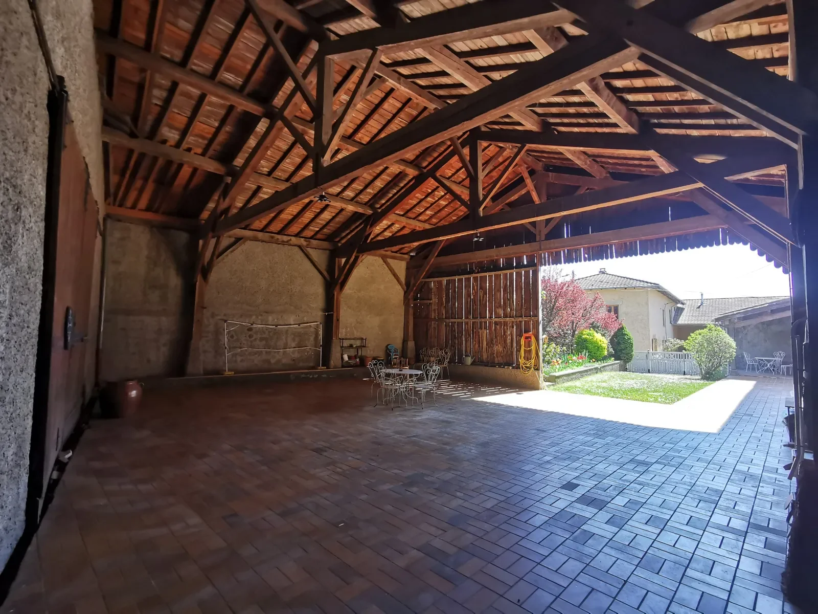 Exterior photo 4