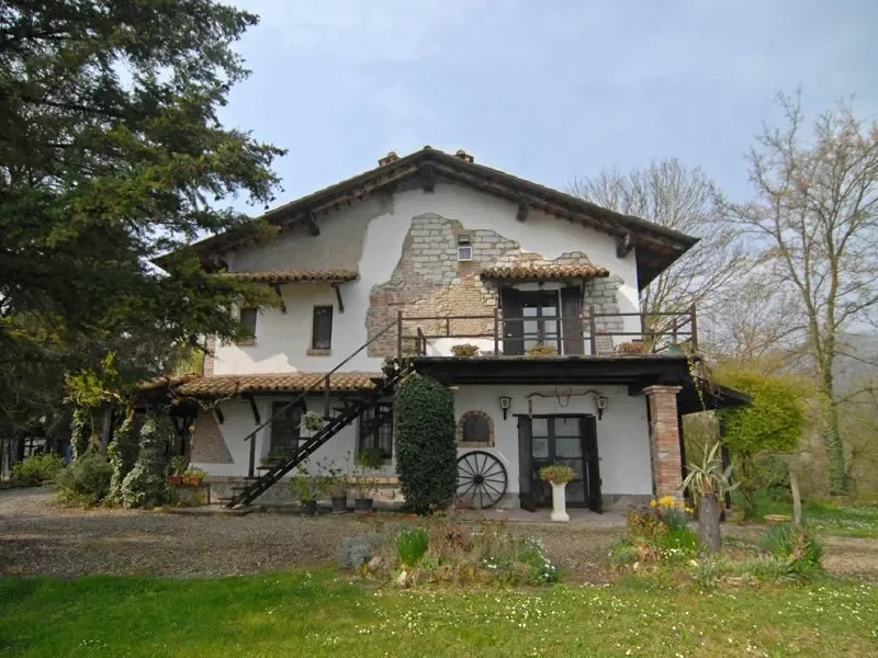 Exterior photo 3