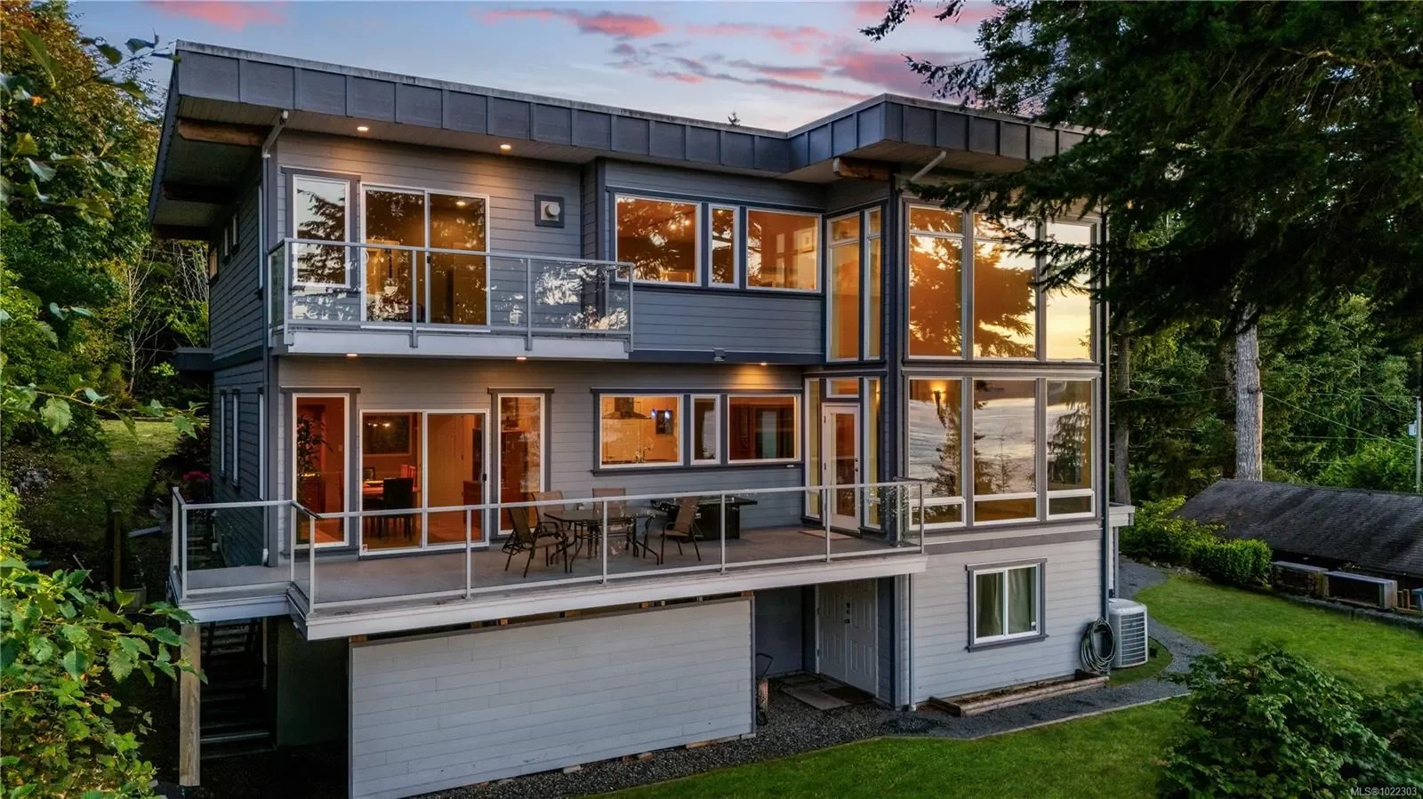 Exterior photo 4