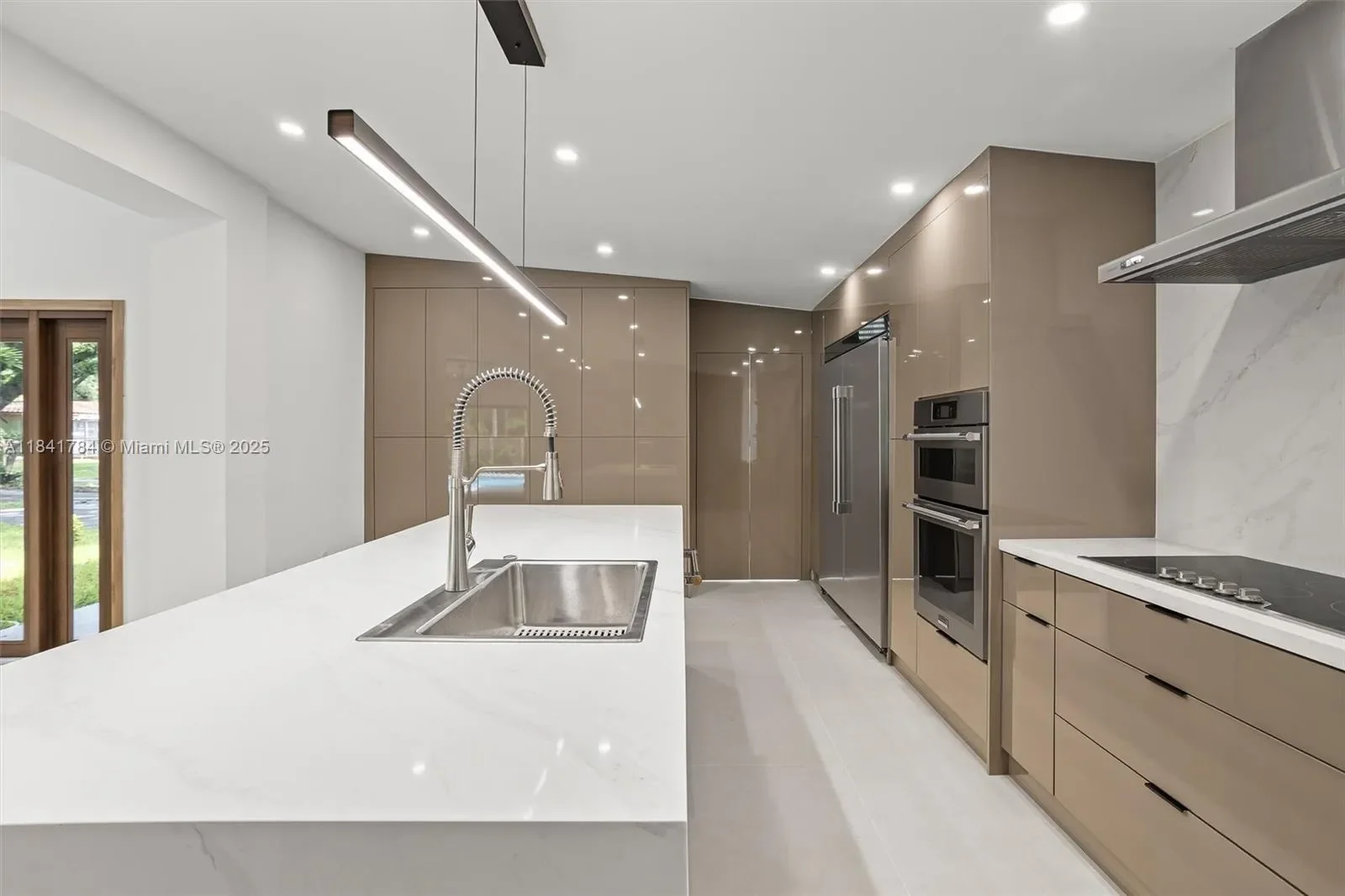 2180 NE 190th Ter, North Miami Beach, Florida, United States. - Photo 14